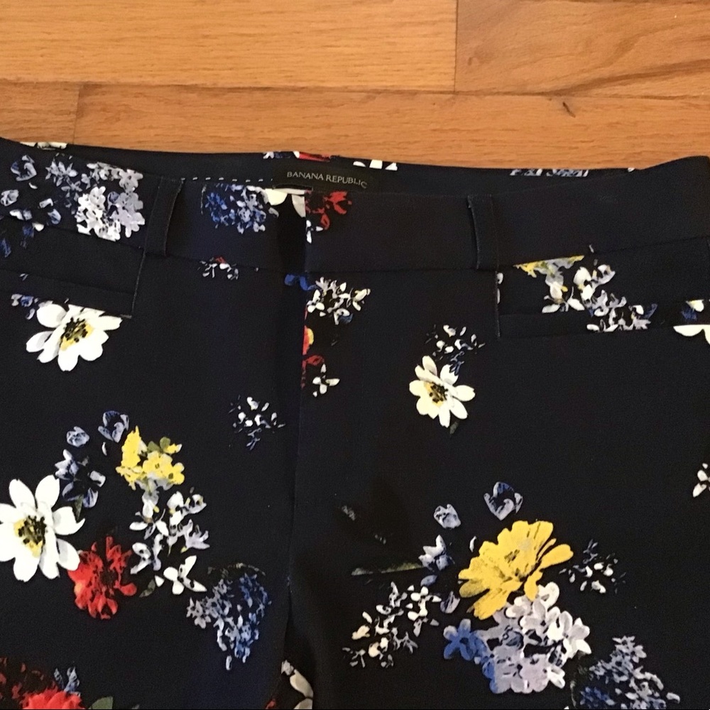 NEVER WORN BANANA REPUBLIC SLOAN NAVY FLORAL PANT - GREAT STRETCH & RECOVERY 6 - Picture 8 of 13